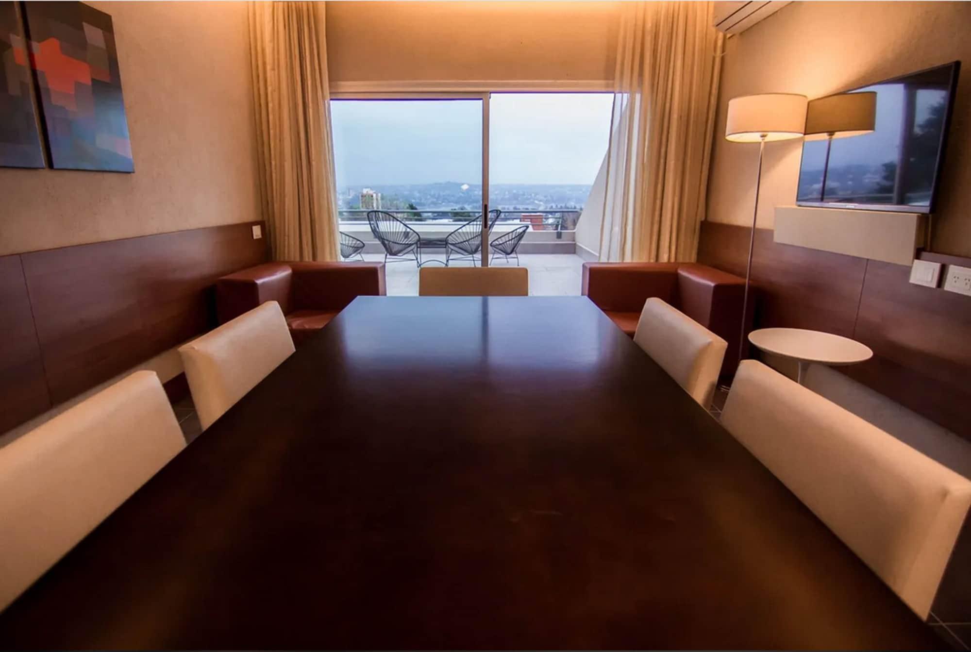 Pinares Panorama Suites, Spa & Convention Center Villa Carlos Paz Ngoại thất bức ảnh